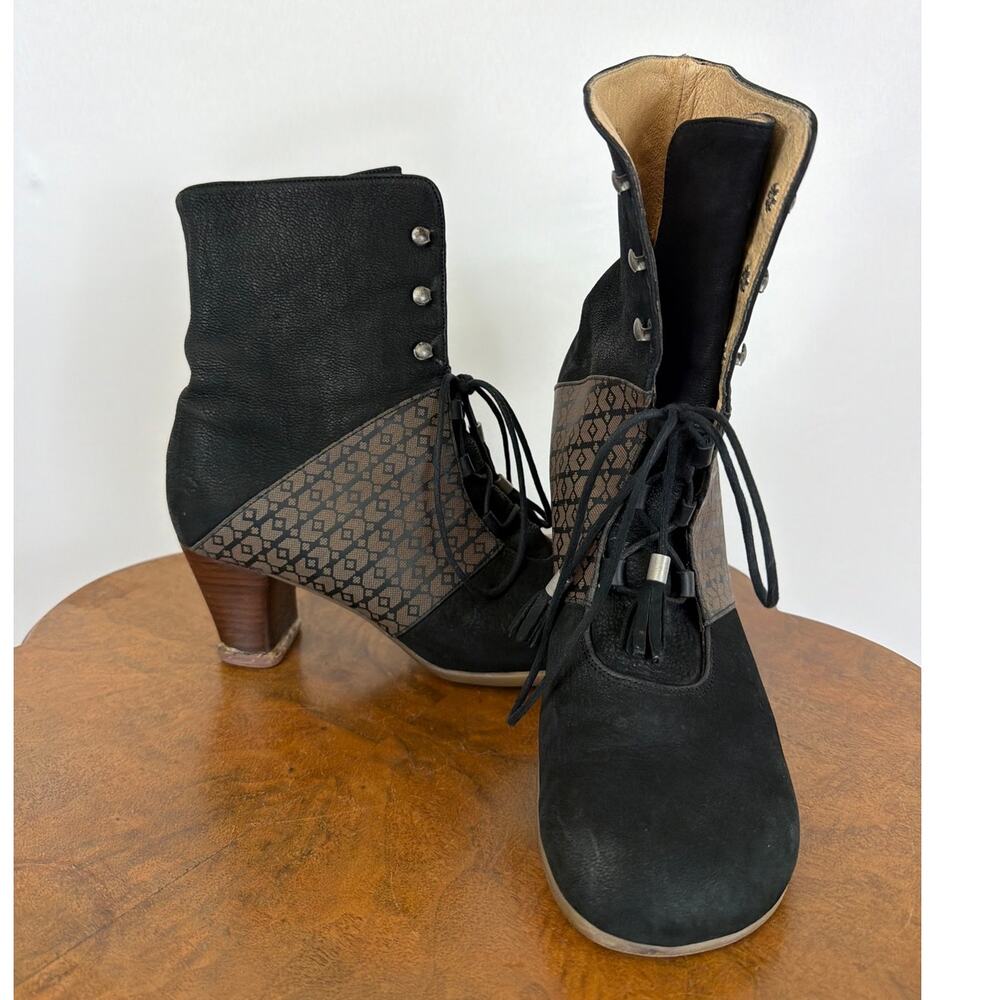 John Fluevog Black Brown Two Tone Lace Up Stacked Heel Boots 11